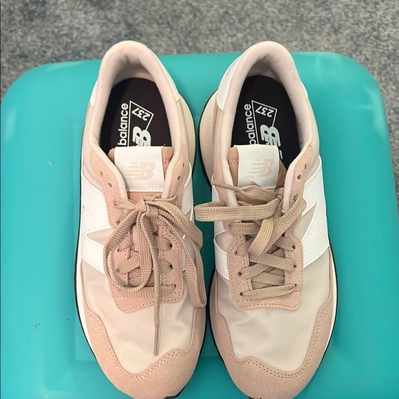 New Balance 237 - Beige Cream and White - BRAND NEW NO BOX - Size 7.5 - Picture 3 of 6